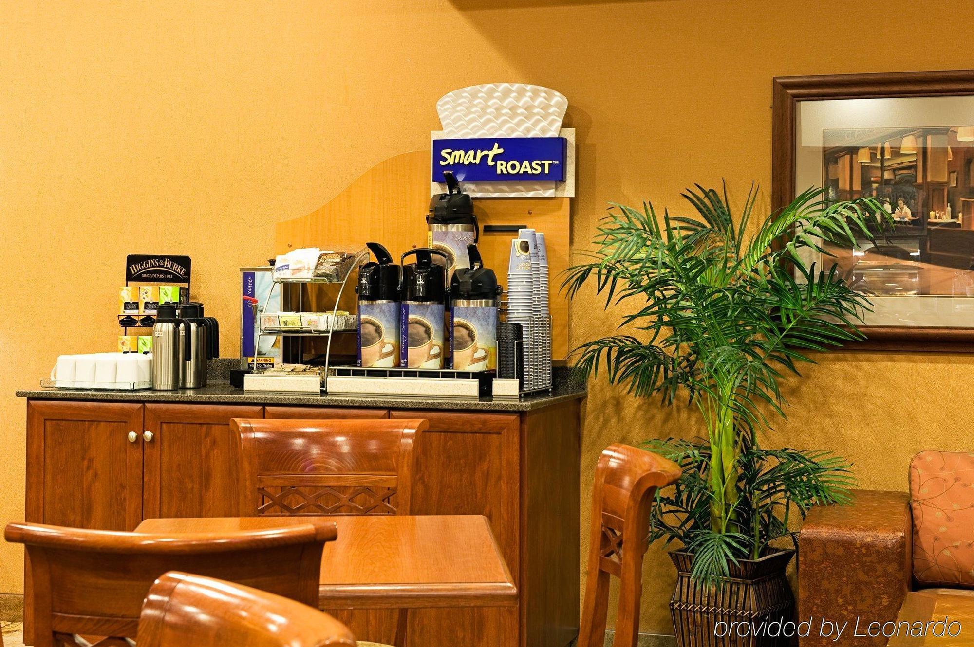 Holiday Inn Express Grande Prairie By Ihg Restoran gambar